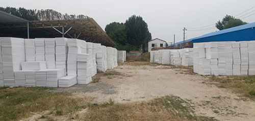  如何對擠塑板進行現(xiàn)場的施工操作呢？